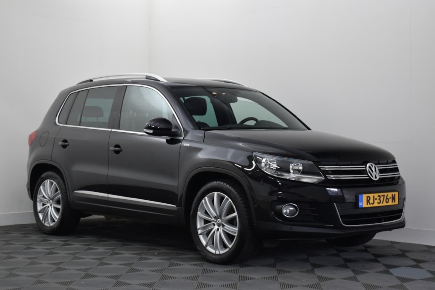 Volkswagen Tiguan - 1.4 TSI 160PK R-LINE Edition 1800KG Trekgewicht - AutoWereld.nl