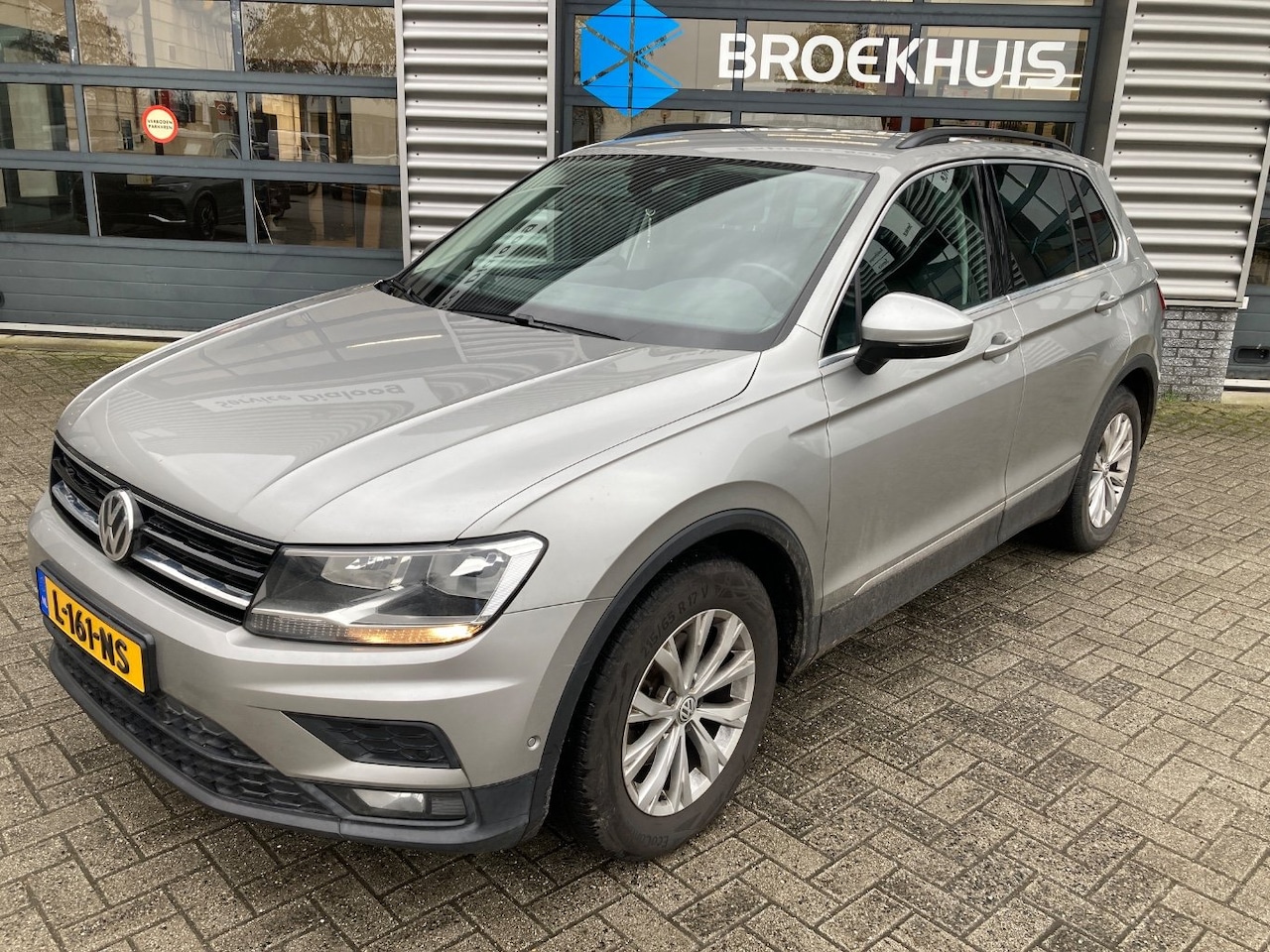 Volkswagen Tiguan - 1.5 TSI ACT Comfortline Business | Trekhaak | Climatronic | Stoel verwarming | Apple Carpl - AutoWereld.nl