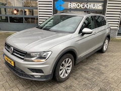 Volkswagen Tiguan - 1.5 TSI ACT Comfortline Business | Trekhaak | Climatronic | Stoel verwarming | Apple Carpl