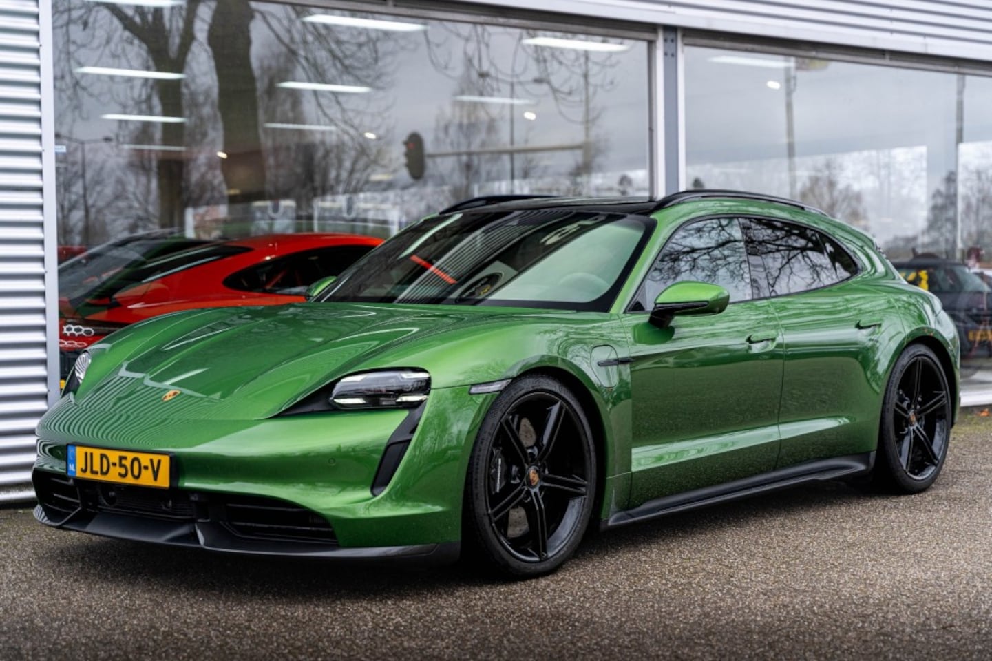 Porsche Taycan Sport Turismo - Sport Turismo Turbo S Burmester / Nachtzicht / Massage / 21 inch / Keramisch - AutoWereld.nl