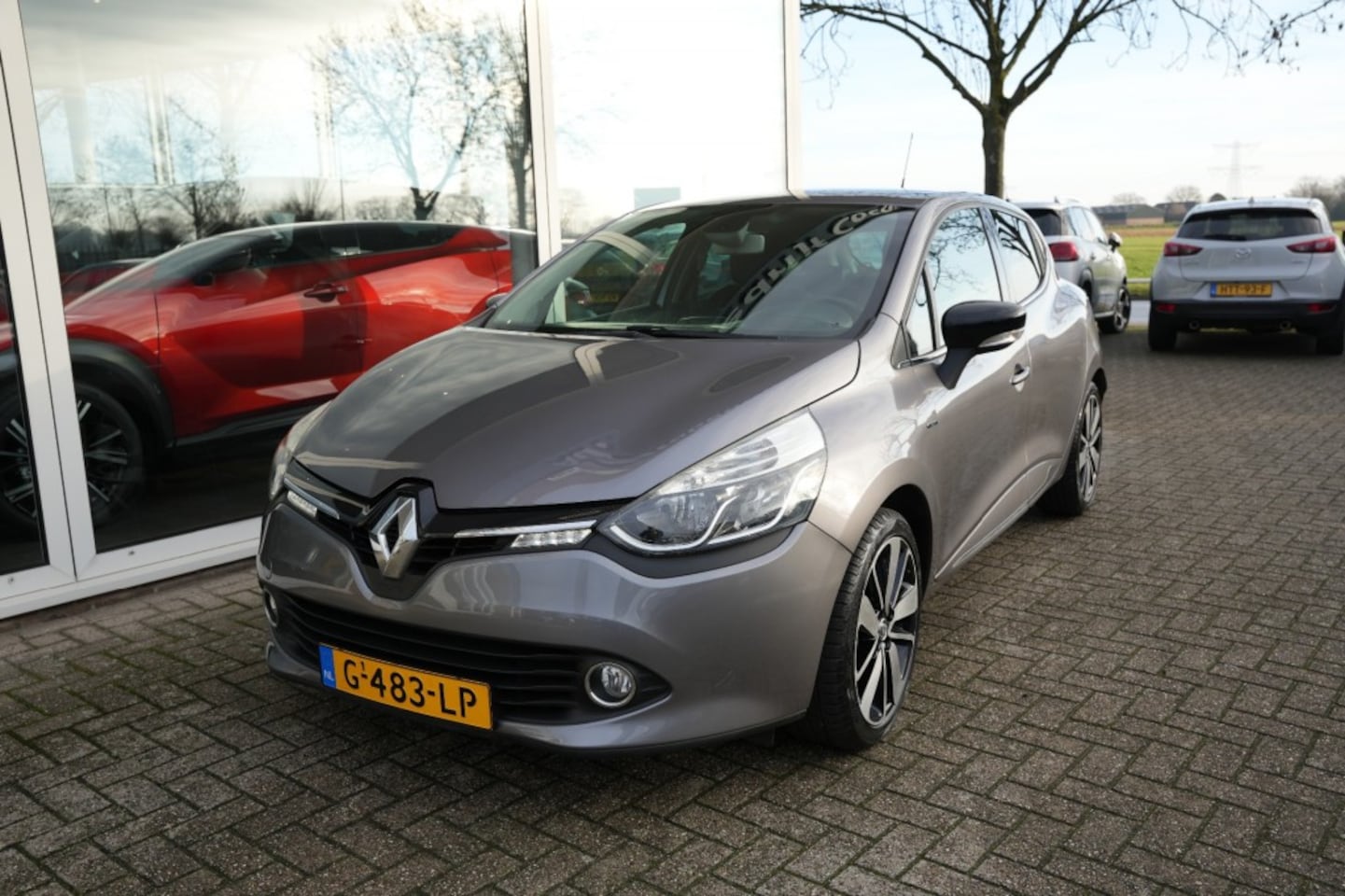 Renault Clio - 0.9 TCE ICONIC/ALL IN PRIJS/Navi/Stoelverwarming/Trekhaak - AutoWereld.nl