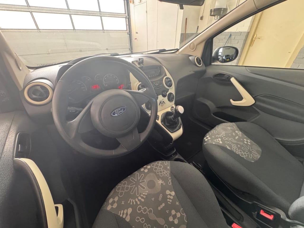 Ford Ka - 1.2 Cool&Sound/Nap/Dealer onderhouden/Airco/Electrische ramen - AutoWereld.nl