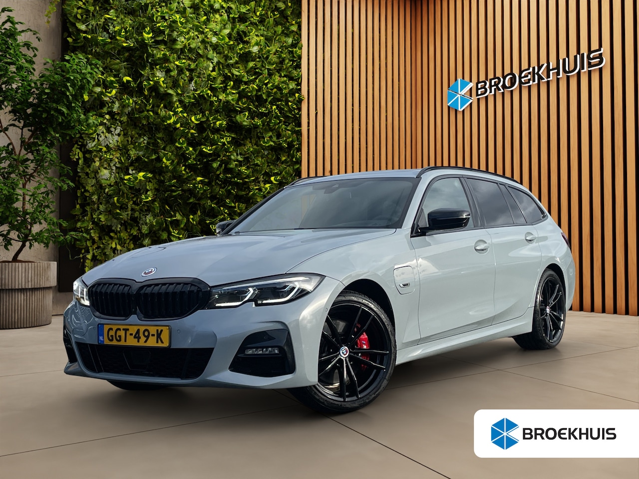 BMW 3-serie Touring - 330e xDrive High Ex. M-Sport | Pano | Adapt. Cruise | Trekhaak | H&K | Leer | Stuurverw. | - AutoWereld.nl