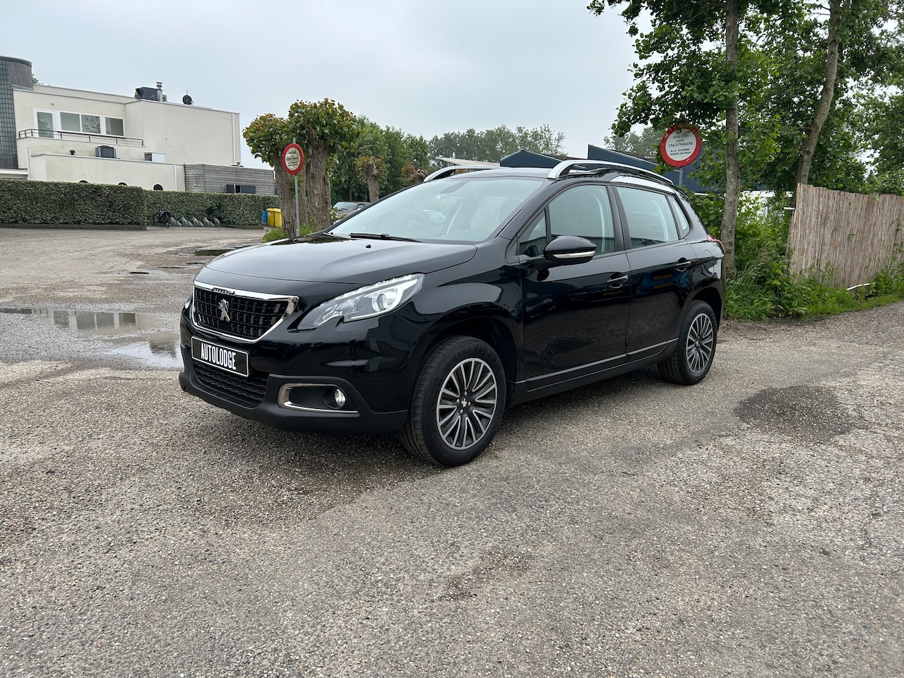 Peugeot 2008 - 1.2 PureTech Allure - AutoWereld.nl