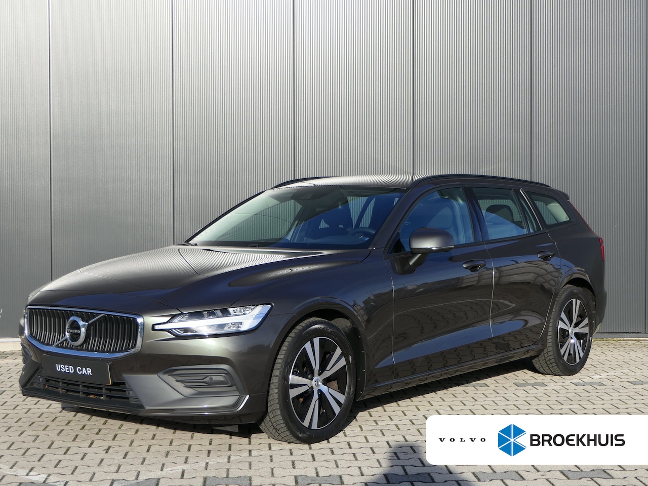 Volvo V60 - 2.0 B3 Momentum Advantage | Stoel en stuurwielverwarming | Voorruitverwarming | Apple Carp - AutoWereld.nl