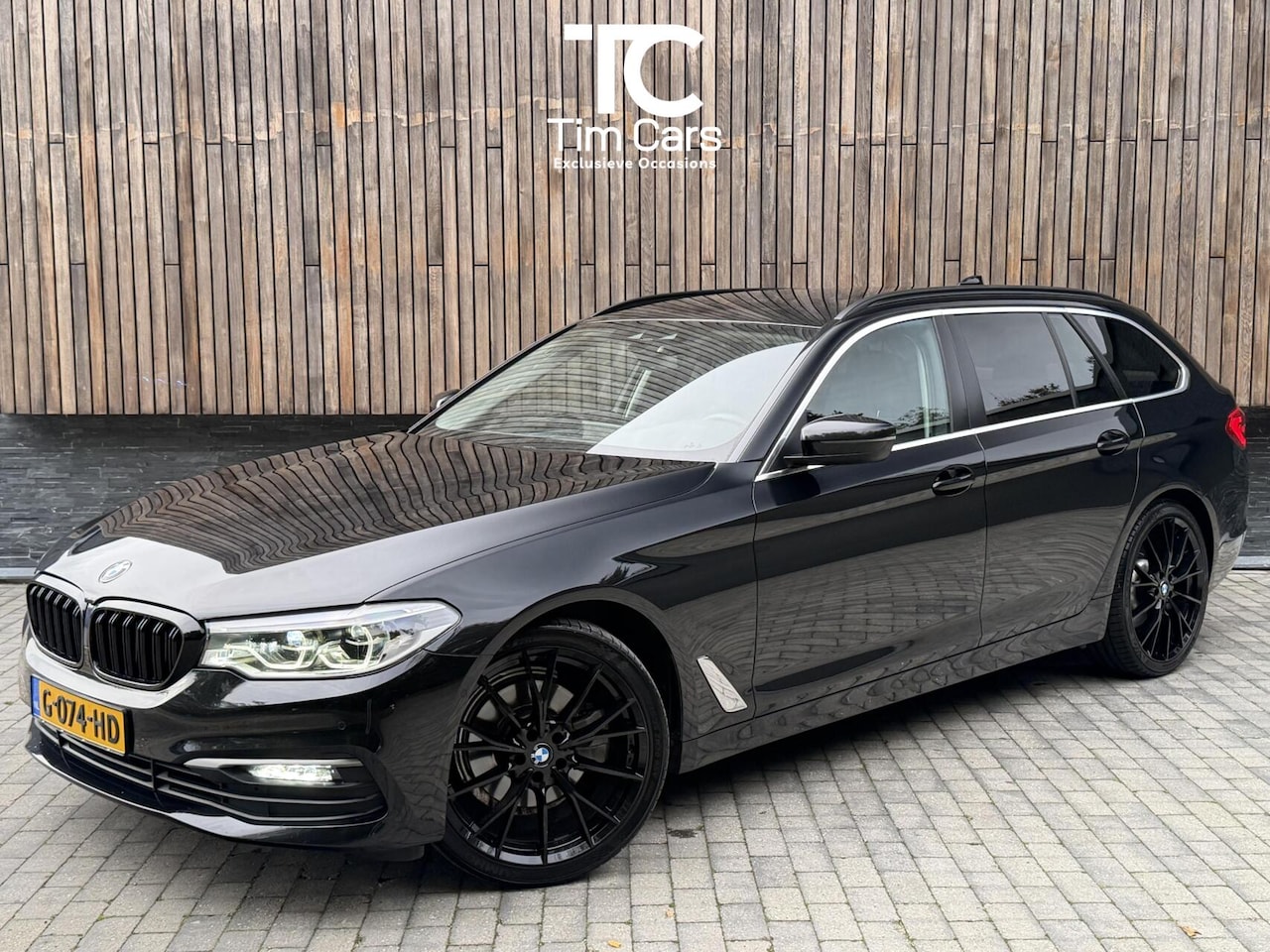 BMW 5-serie Touring - 520i High Executive Automaat | Apple CarPlay | Leren bekleding | Stoelverwarming | LED ver - AutoWereld.nl
