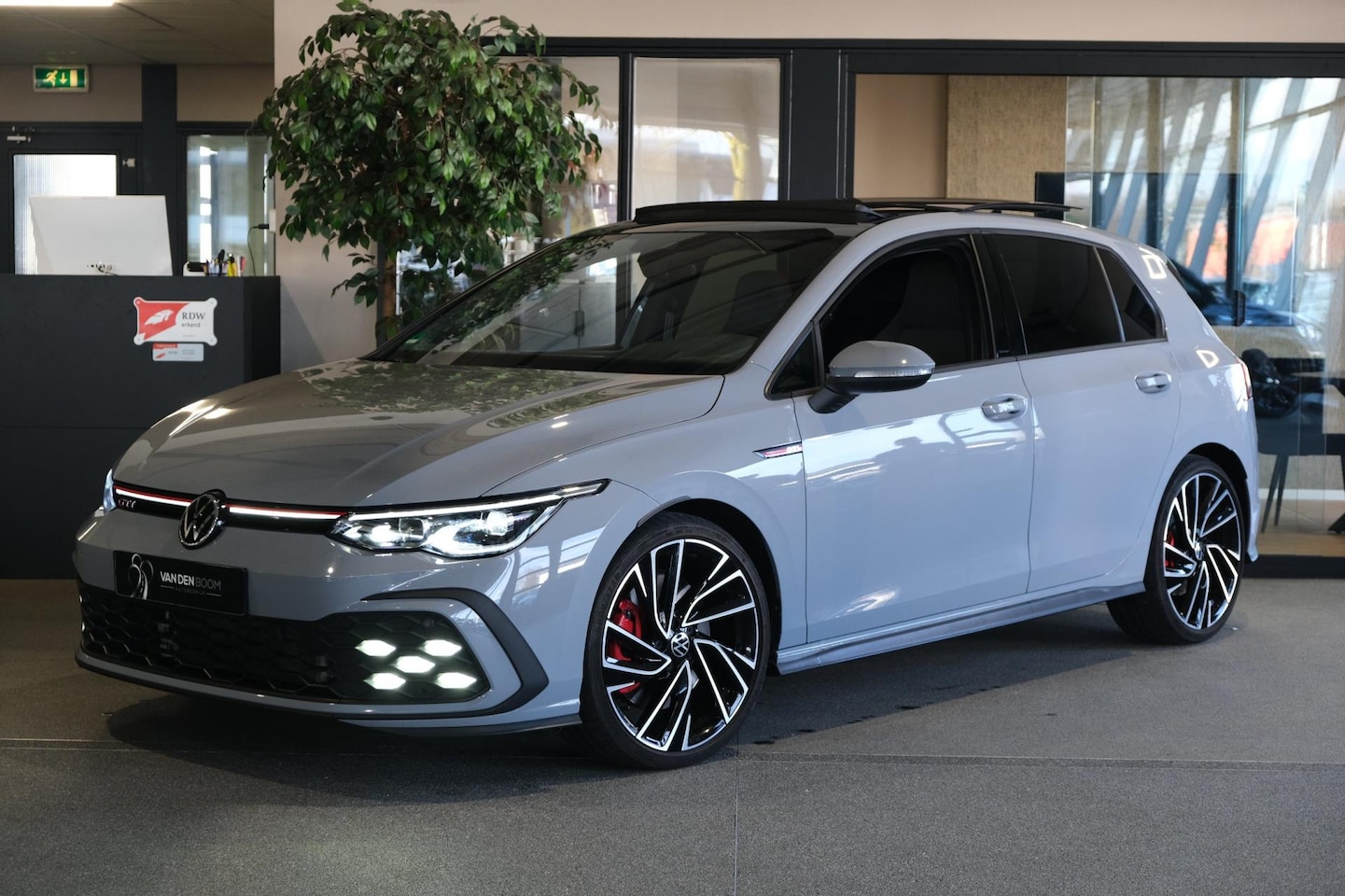 Volkswagen Golf - 8 2.0 TSI GTI 245PK DSG Pano Led Cam Mistlamp Trekhaak - AutoWereld.nl