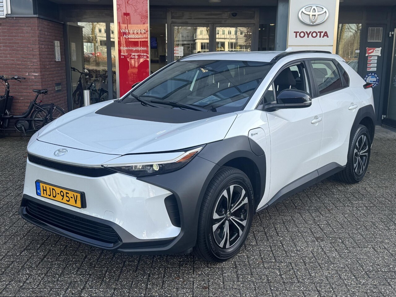 Toyota bZ4X - 71 kWh WARMTEPOMP CAMERA CLIMA APPLE/ANDROID BLUETOOTH AD-CRUISE VOORVERWARMFUNCTIE NL-AUT - AutoWereld.nl