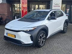 Toyota bZ4X - 71 kWh WARMTEPOMP CAMERA CLIMA APPLE/ANDROID BLUETOOTH AD-CRUISE VOORVERWARMFUNCTIE NL-AUT