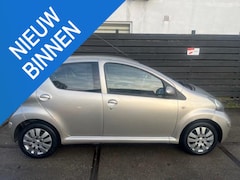 Toyota Aygo - 1.0-12V Access AIRCO/5 DEURS/NIEUWE APK