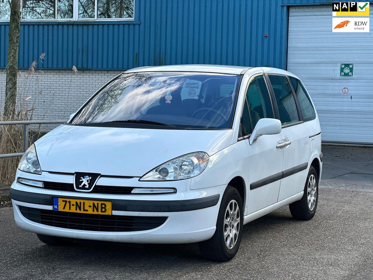 Peugeot 807 - 2.2 SR 7 persoons Airco! schuifdeuren 1 jaar APK 169.500 KM NAP! - AutoWereld.nl