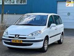 Peugeot 807 - 2.2 SR 7 persoons Airco schuifdeuren 1 jaar APK 169.500 KM NAP
