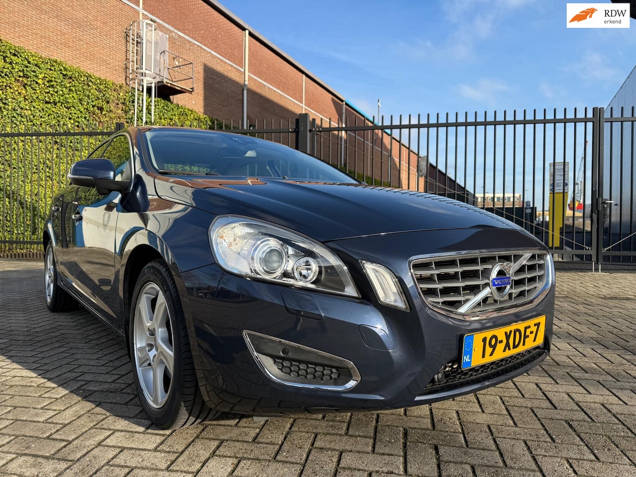 Volvo S60 - 1.6 T4 Summum_LET OP 36491 KM !!!_LEER-AUTOMAAT_DEALER_ONDERHOUDEN!!! - AutoWereld.nl