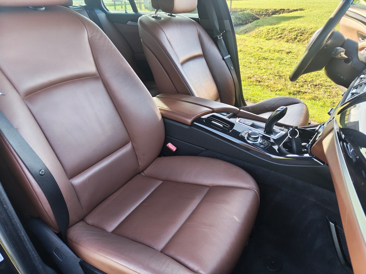 BMW 5-serie Touring - 528i High Executive 6 cilinder