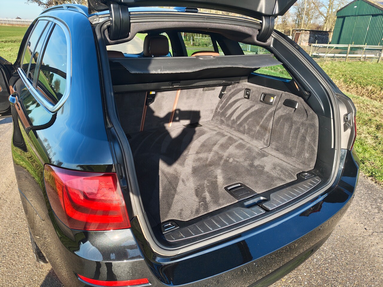BMW 5-serie Touring - 528i High Executive 6 cilinder
