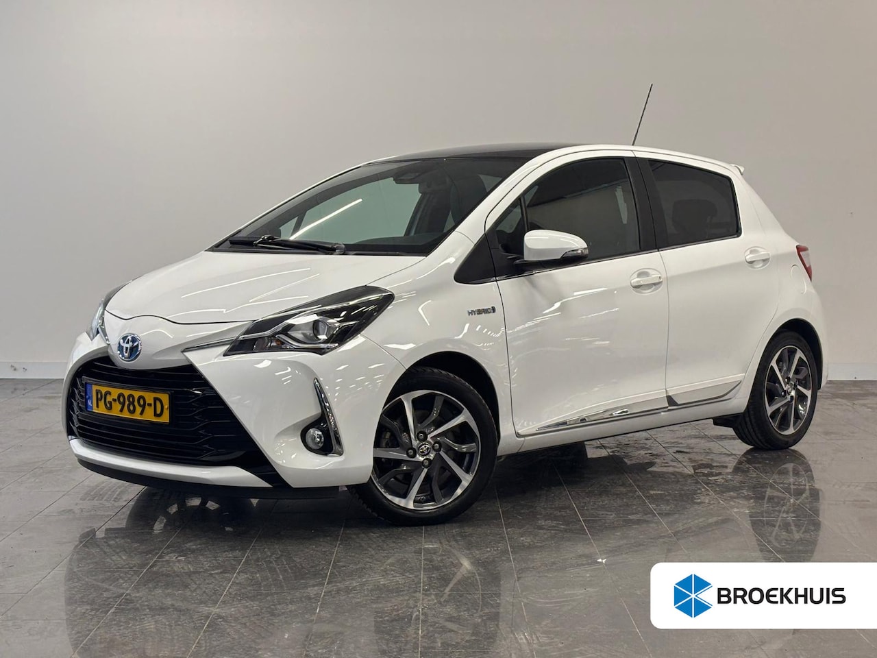 Toyota Yaris - 1.5 Hybrid Premium | Panoramadak | Achteruitrijcamera | Cruise control | Trekhaak | - AutoWereld.nl