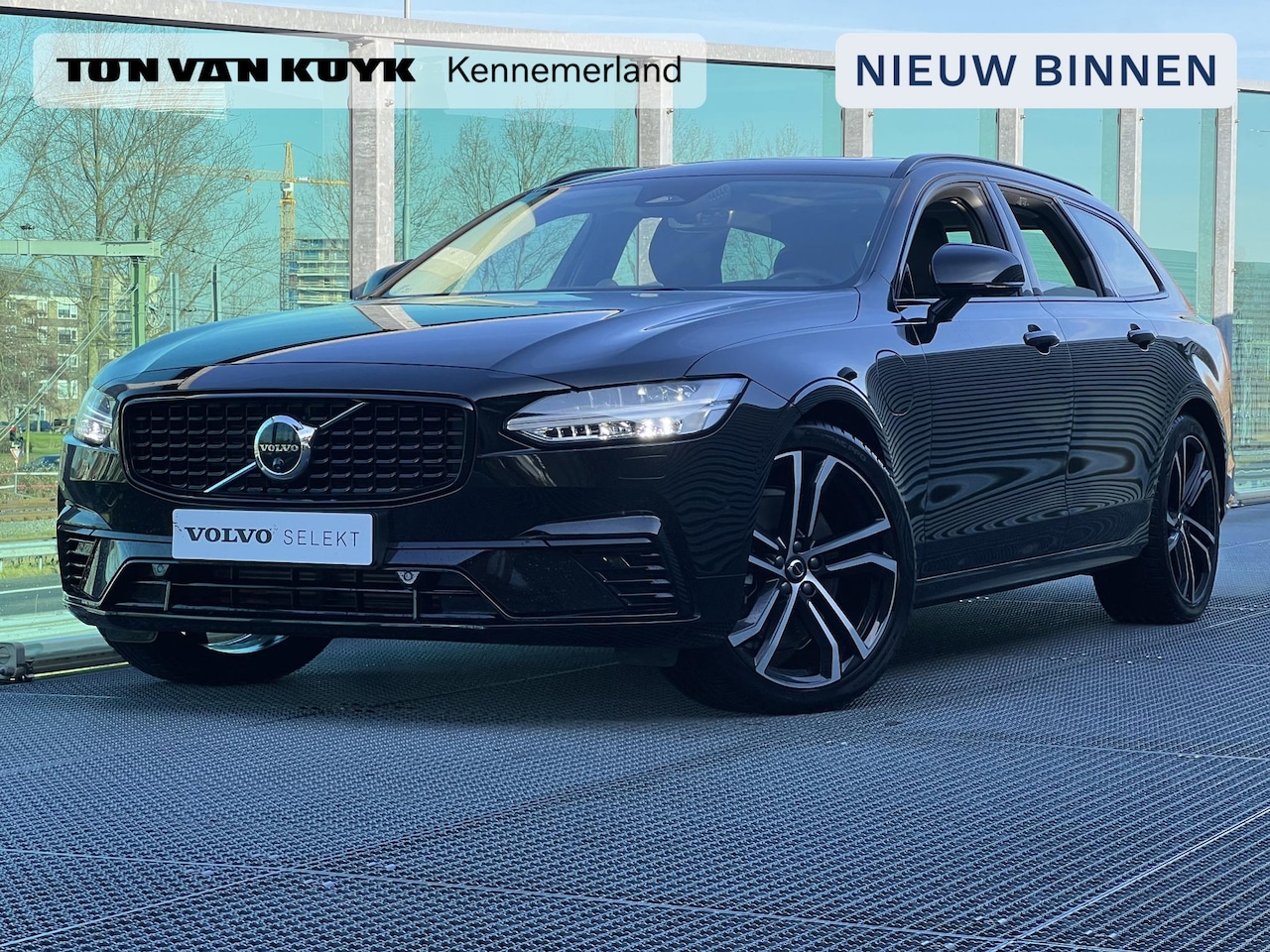Volvo V90 - 2.0 T8 Plug-in hybrid AWD Ultra Dark PHEV, Automaat, Luchtvering, Panoramadak, Bower&Wilki - AutoWereld.nl