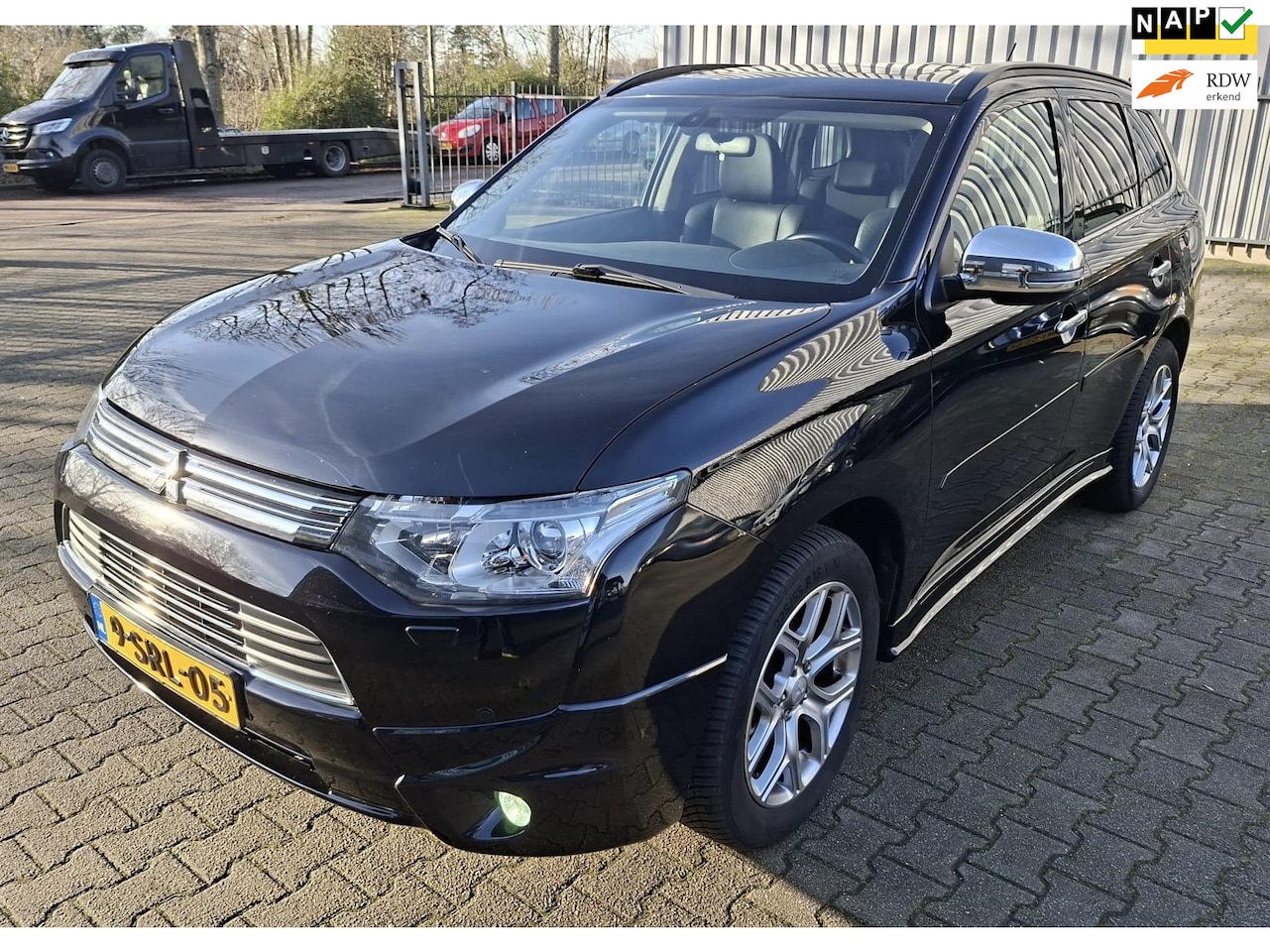 Mitsubishi Outlander - 2.0 PHEV instyle - PANORAMADAK | LEER | NAVIGATIE | ECC | XENON - AutoWereld.nl