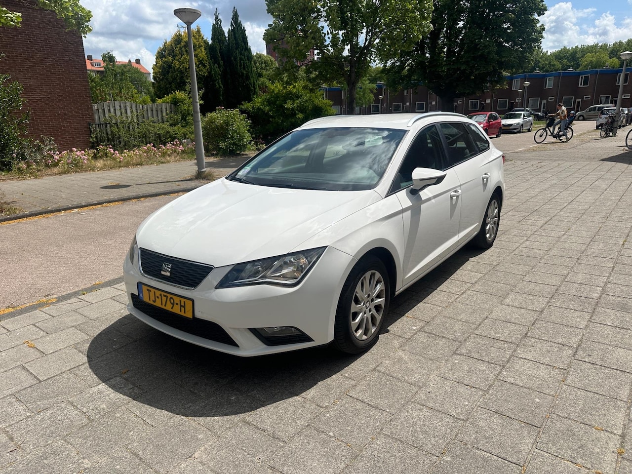 SEAT Leon - 1.4 TSI Style Business NW APK Snow White - AutoWereld.nl
