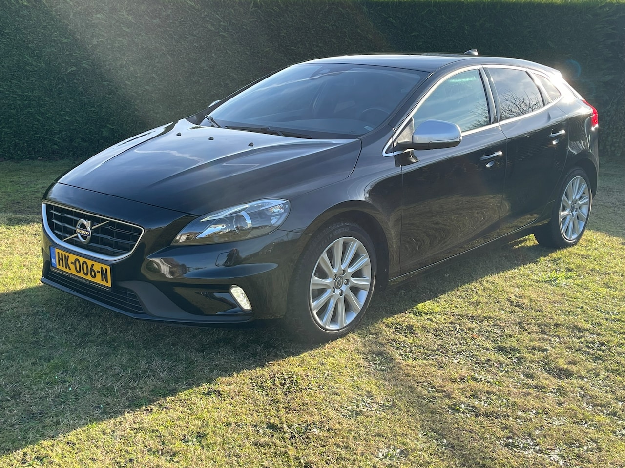 Volvo V40 - 2.0 D2 R-Design Business Orgineel NL auto, volledig onderhouden, recent distributie vervangen, Camera, Trekhaak - AutoWereld.nl