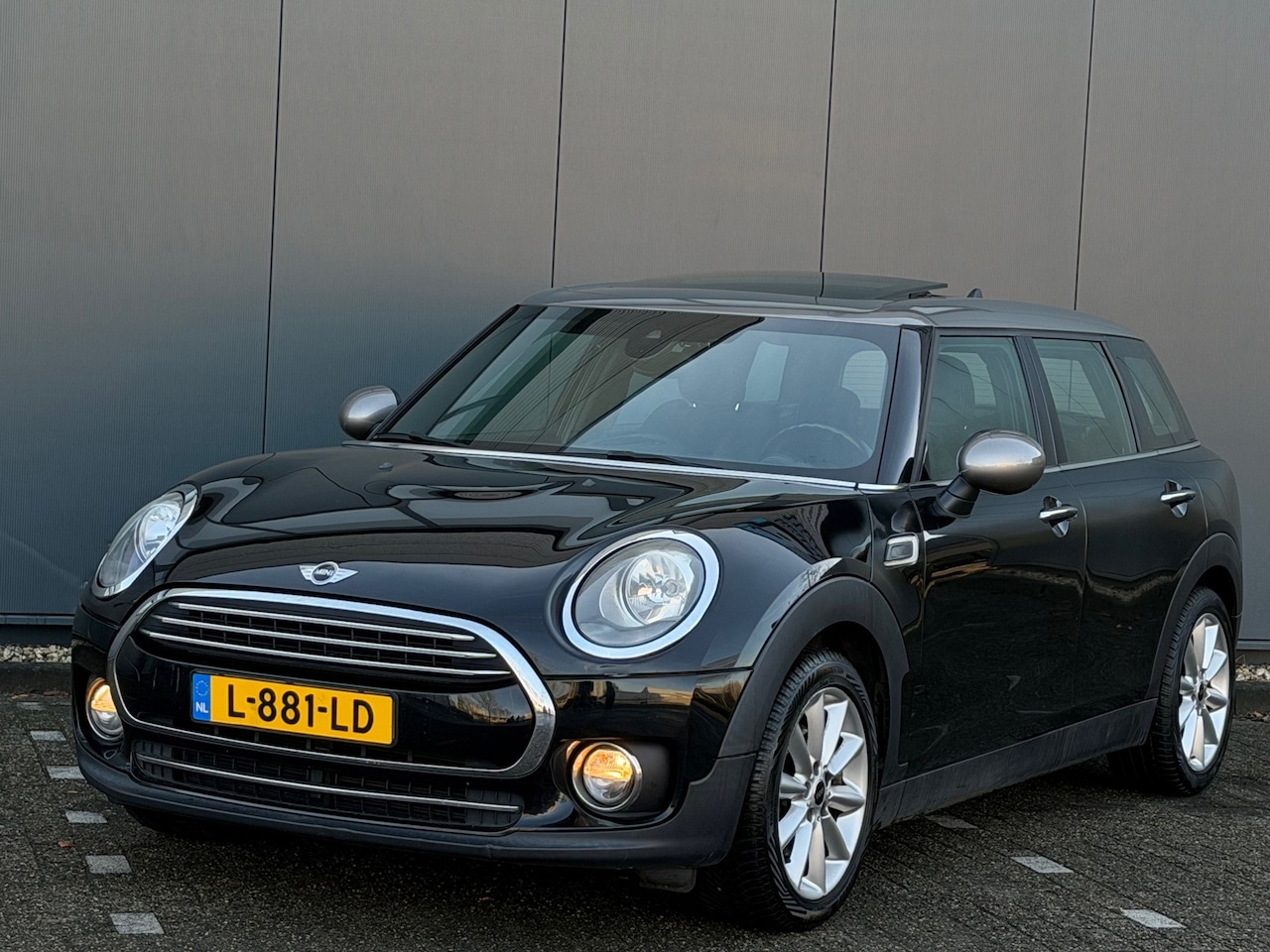 MINI Clubman - Mini 1.5 Cooper Pepper JCW | Pano | Netjes | Navi - AutoWereld.nl