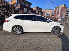 Toyota Corolla Touring Sports - 1.8 Hybrid Executive Met afneembare trekhaak