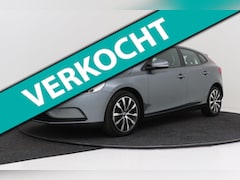 Volvo V40 - 1.5 T3 Dynamic Edition | Trekhaak | Org NL | Stoelverwarming | Camera | Navigatie | Digita