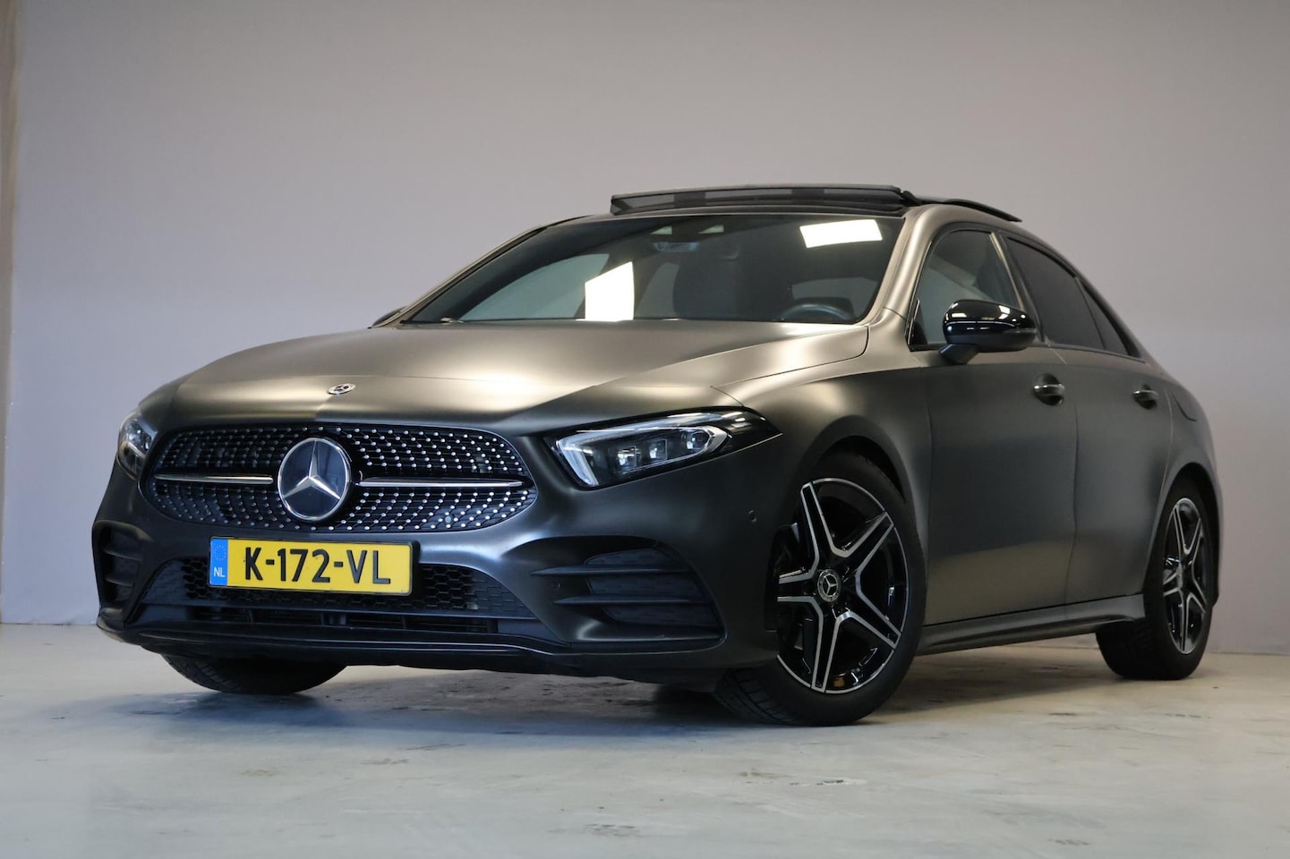 Mercedes-Benz A-klasse - 180 Business Solution AMG |Pano|Memory| - AutoWereld.nl