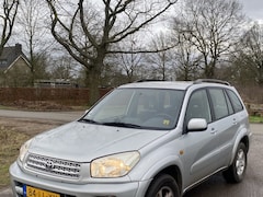 Toyota RAV4 - 2.0-16V VVT-i Sol