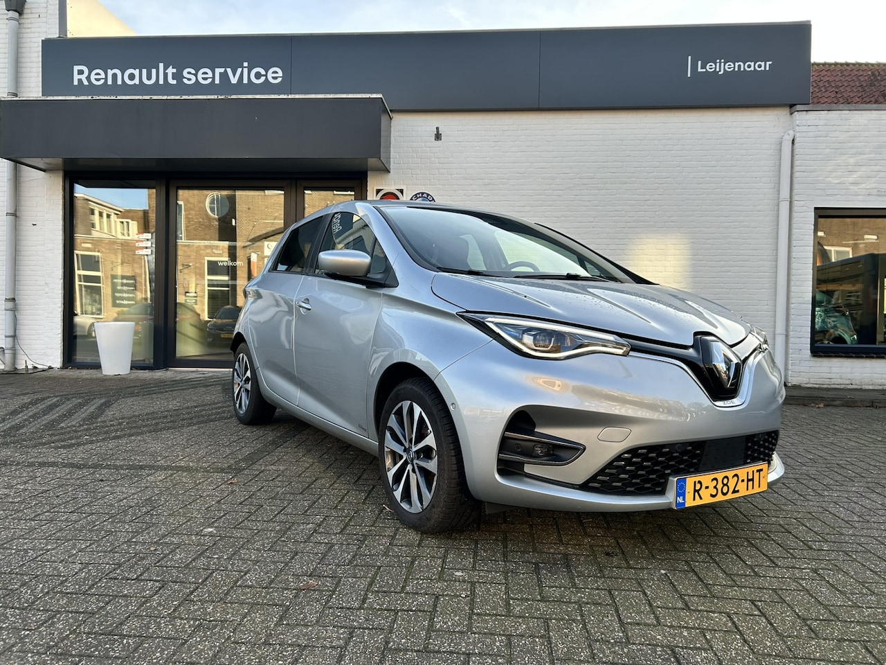 Renault Zoe - R135 Intens 52 kWh | Navigatie | Bluetooth | Parkeersensoren | Cruise Control - AutoWereld.nl