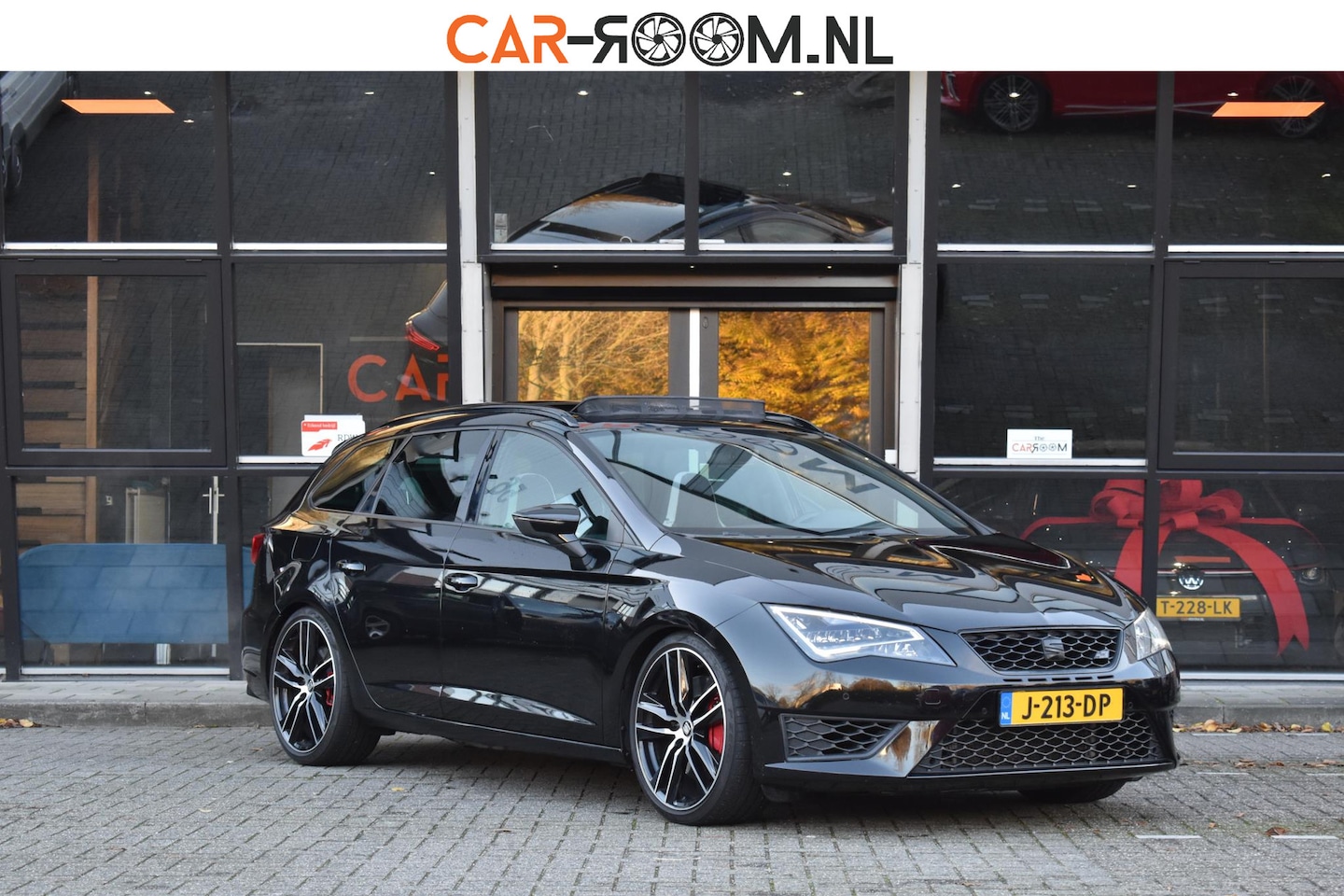 SEAT Leon ST - 2.0 TSI Cupra 280 Performance Pano Virtual Kuipstoelen - AutoWereld.nl