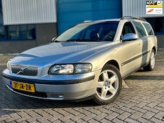 Volvo V70 - 2.4 Comfort Line * 7 PERSOONS * NAP * TREKHAAK