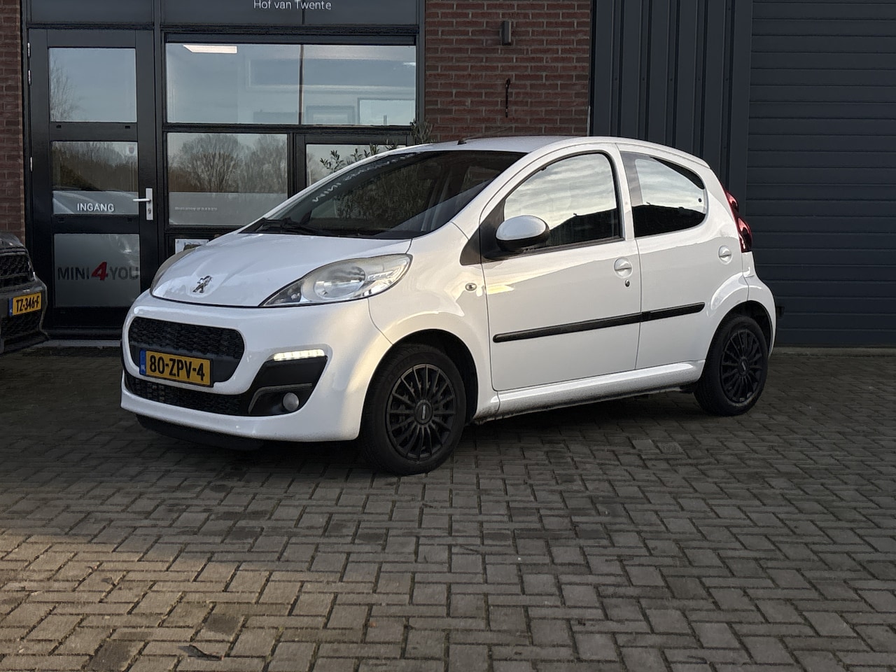 Peugeot 107 - 1.0 Active - 5 deurs - Airco - Led - - AutoWereld.nl
