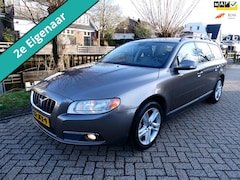 Volvo V70 - 2.5T Kinetic 200pk Clima Leder Navi Trekhaak 1800kg. 2e eig