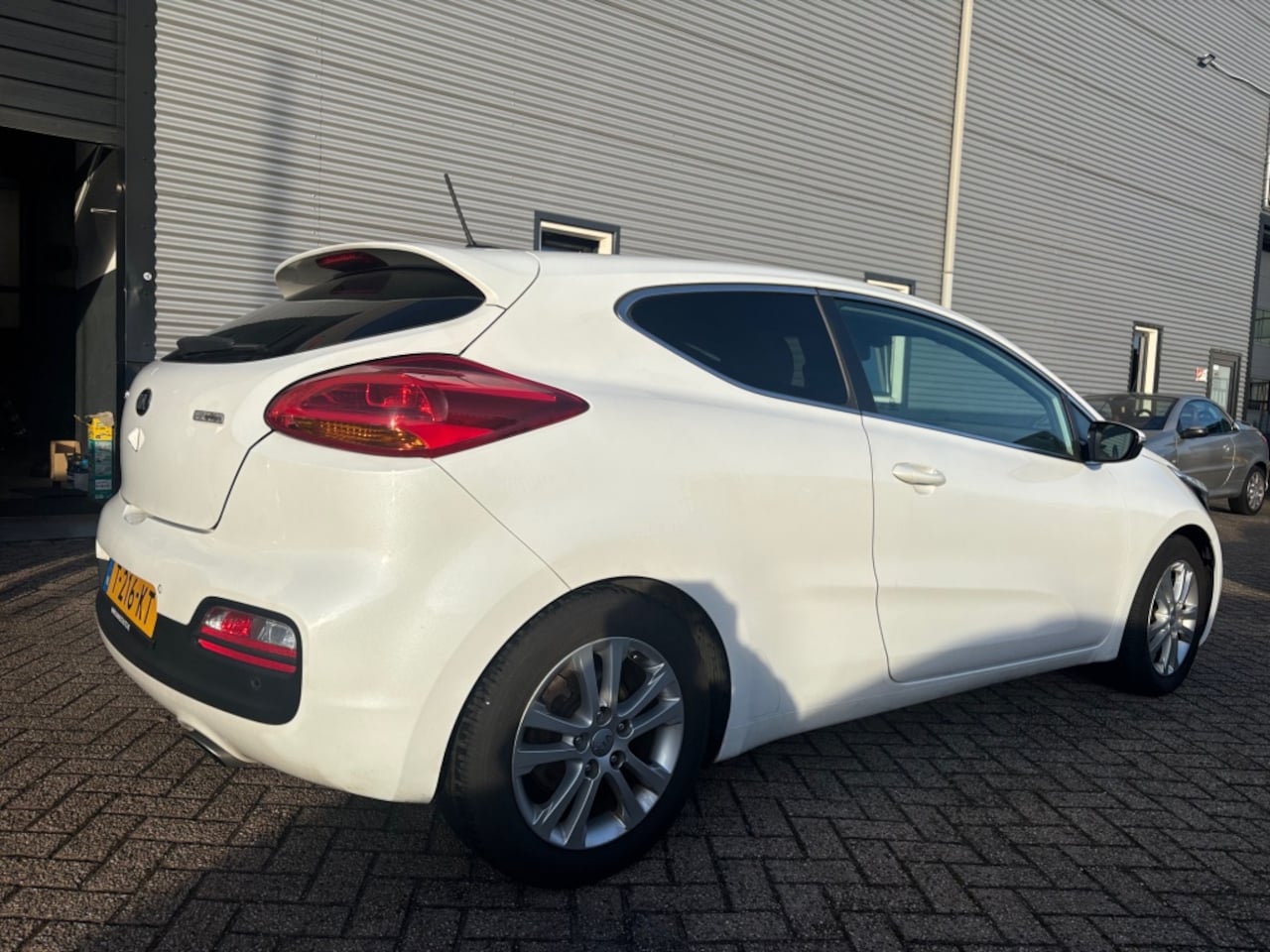 Kia Cee'd - 1.4 i INCL NWE KOPPELING | CLIMA | NAVI | CRUISE CONTROL | TR - AutoWereld.nl