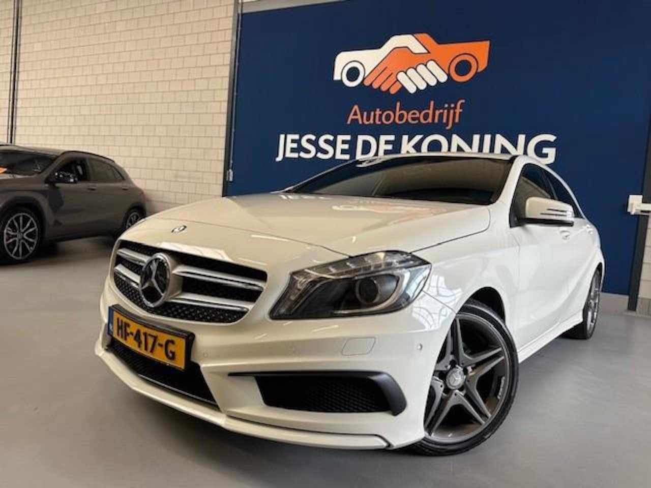 Mercedes-Benz A-klasse - 180 Ambition / half leder/navigatie/ 6 bak / climate/ NAP met 97525 km.en APK tot 01/2027/ - AutoWereld.nl