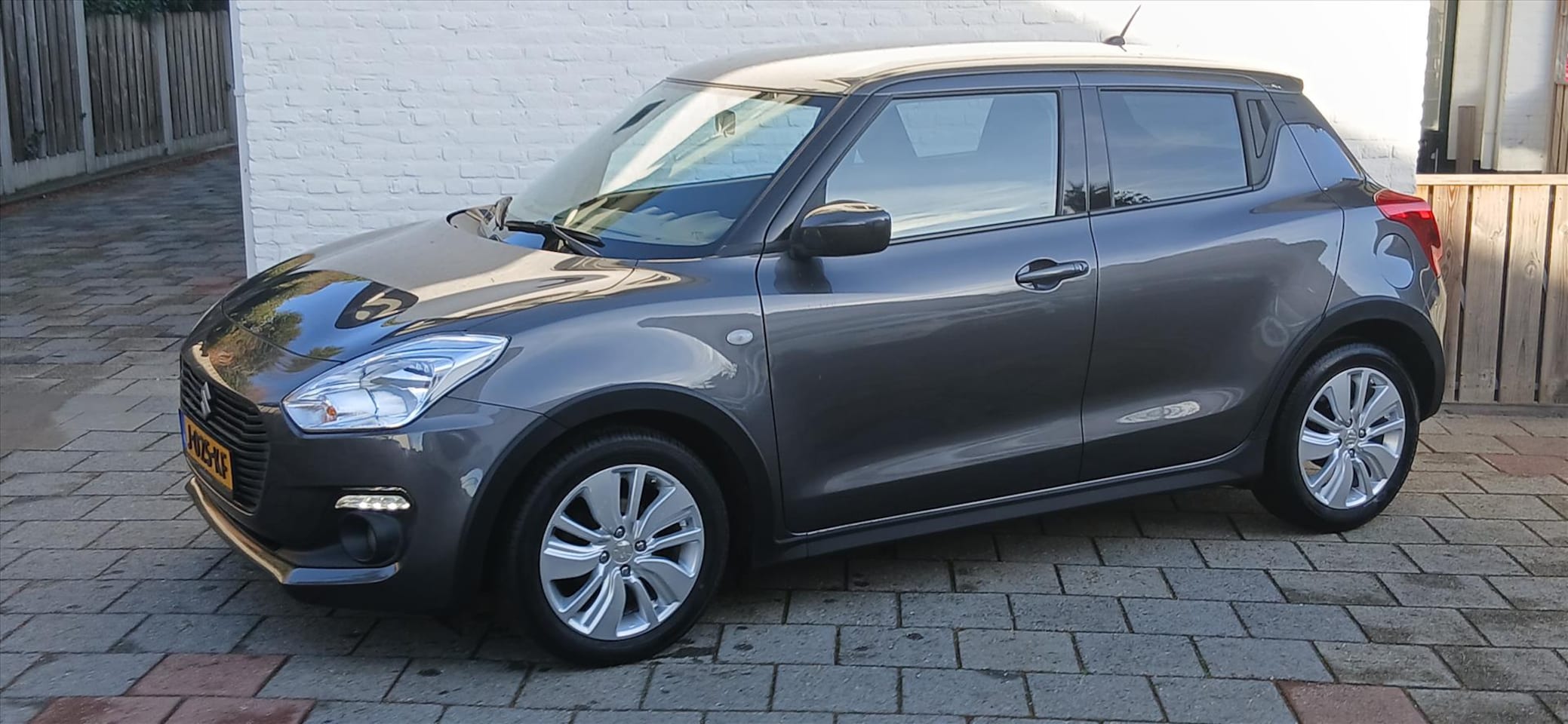 Suzuki Swift - 1.2 5drs select gt body kit smart hybrid - AutoWereld.nl