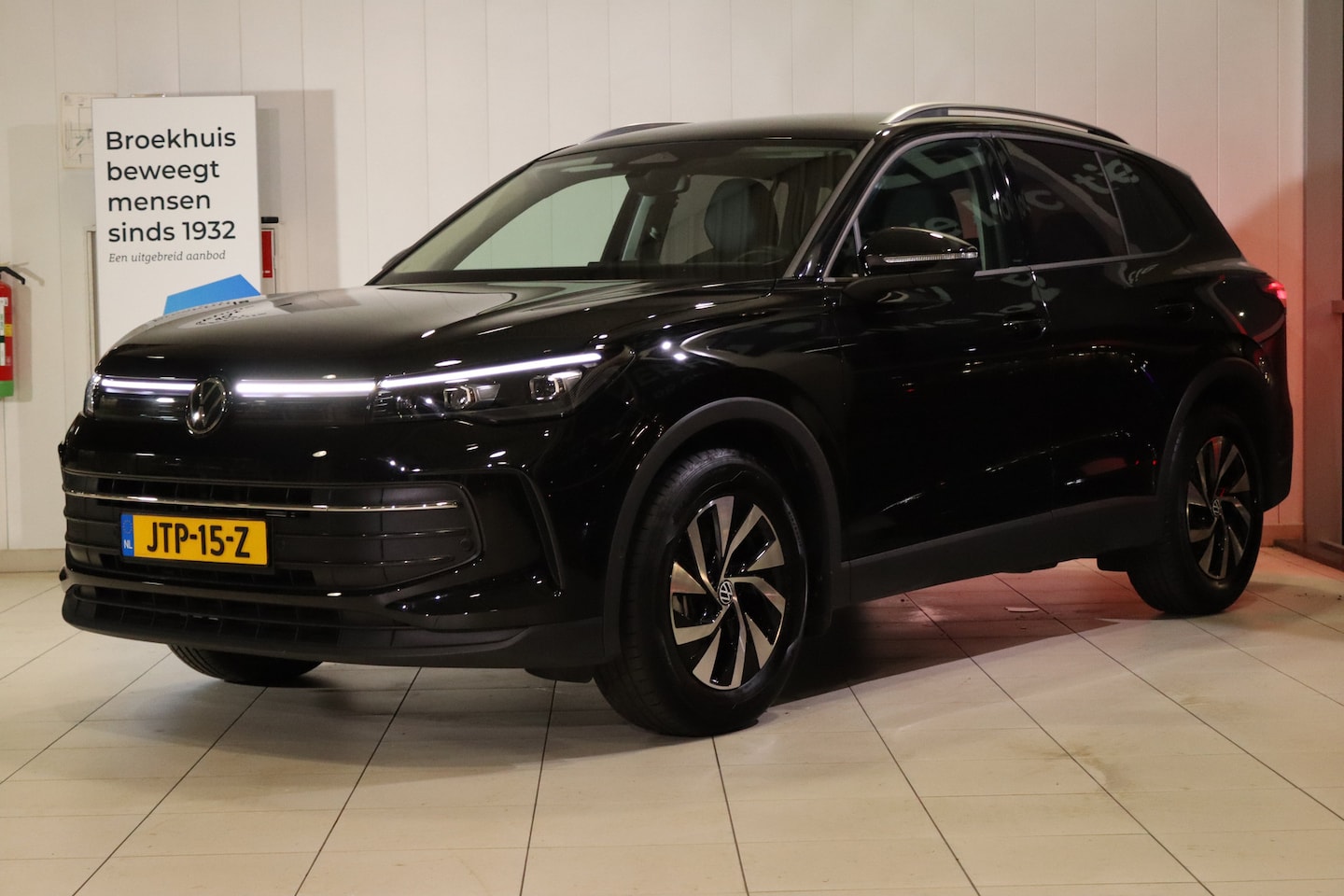 Volkswagen Tiguan - 1.5 eTSI Life Edition | Adapt. Cruise | IQ Light | Trekhaak | Stoel+Stuurverwarming | Keyl - AutoWereld.nl