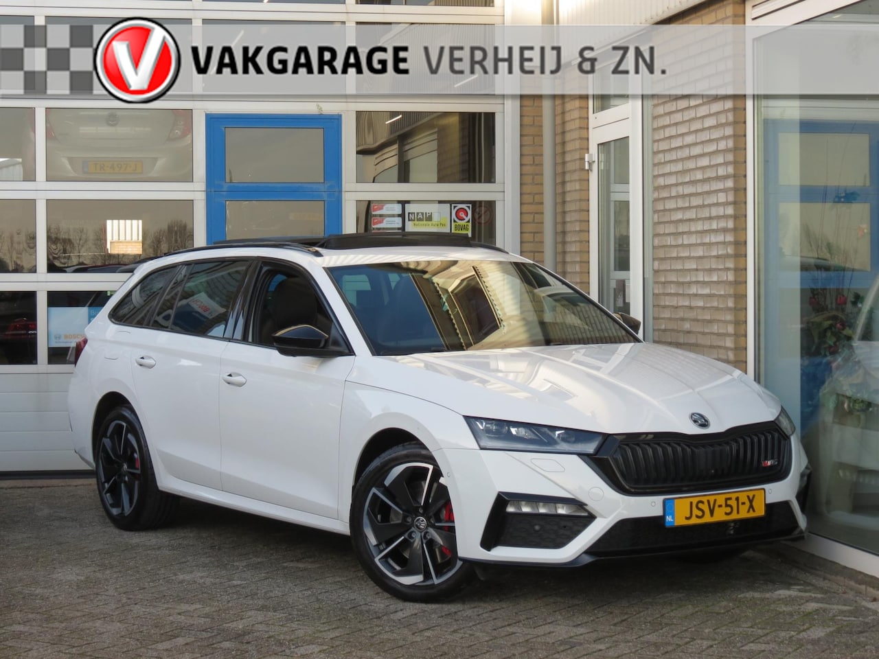 Skoda Octavia Combi - 1.4 TSI RS iV PHEV Business 360 Camera|PANO|Schaalstoelen|Car-Play|Digi-Dash|Winter-Pack|A - AutoWereld.nl