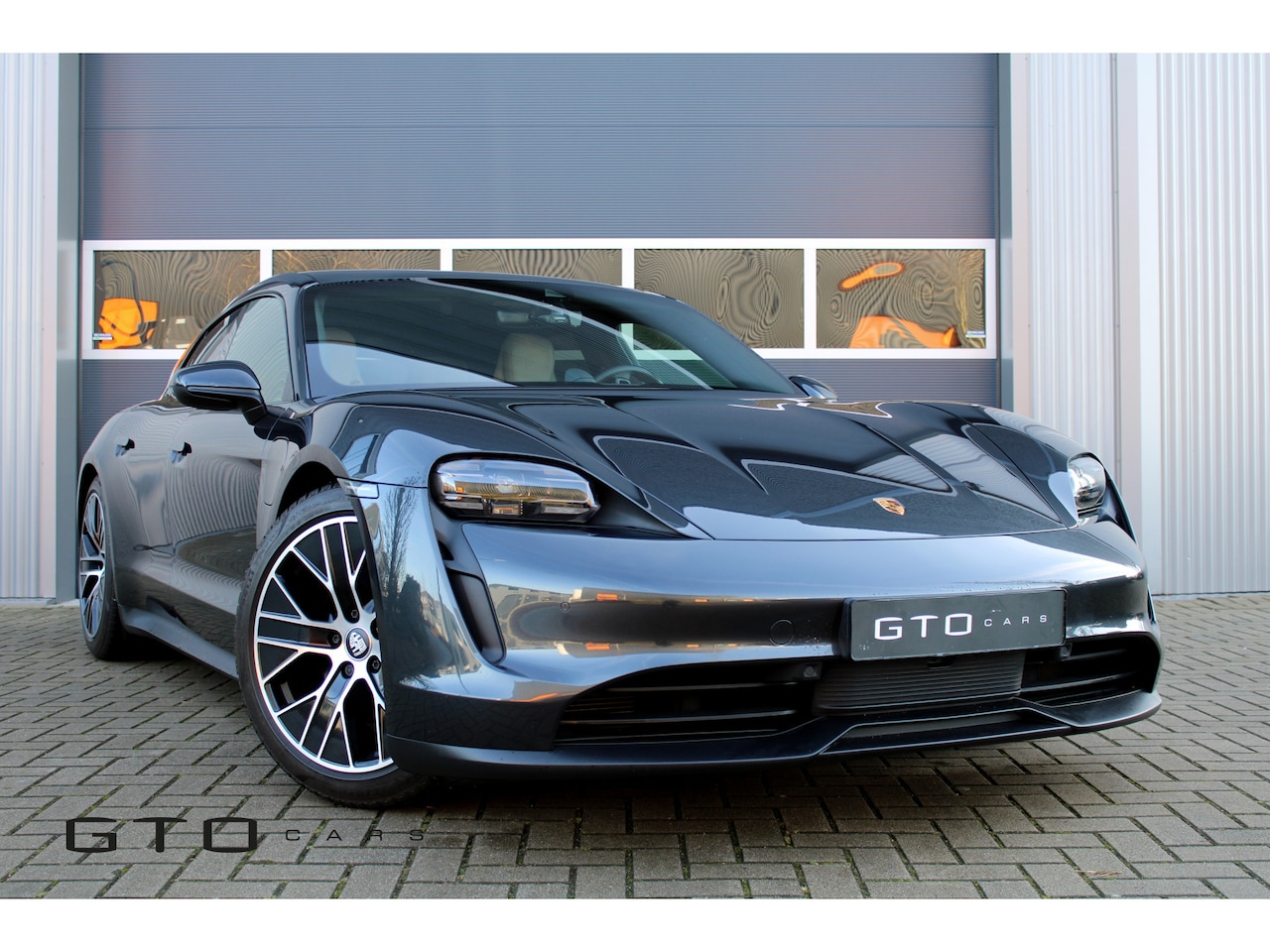 Porsche Taycan Sport Turismo - 79 kWh Sport Chrono/Panoramadak/Sportstoelen/PASM+/Origineel NLD/ - AutoWereld.nl