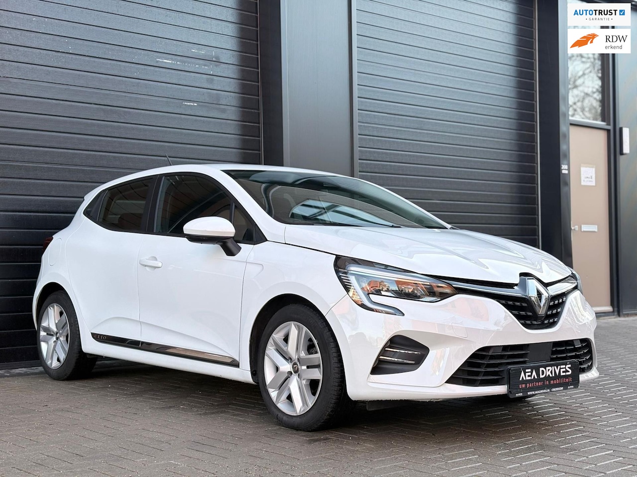 Renault Clio - 1.0 TCe 100pk met stoelverwarming l Apple CarPlay l Lane Assist l Cruise Control l Wordt g - AutoWereld.nl