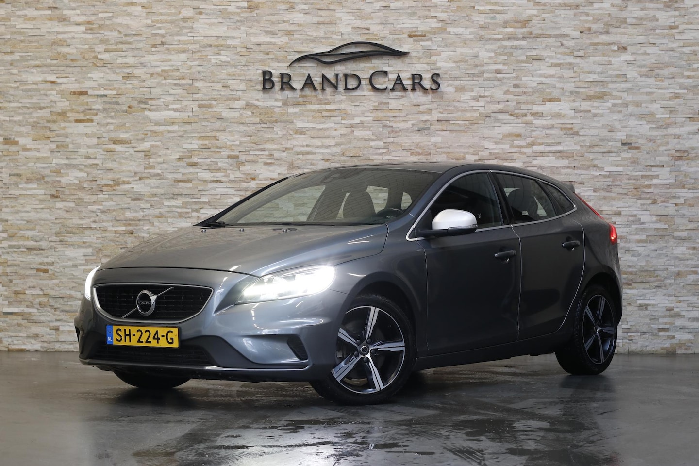 Volvo V40 - 2.0 T4 Business Sport | 2X R Design | Navi | NAP | NL AUTO | - AutoWereld.nl