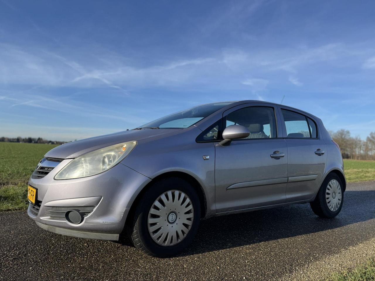 Opel Corsa - 1.4-16V Enjoy [lage kmstand!] - AutoWereld.nl