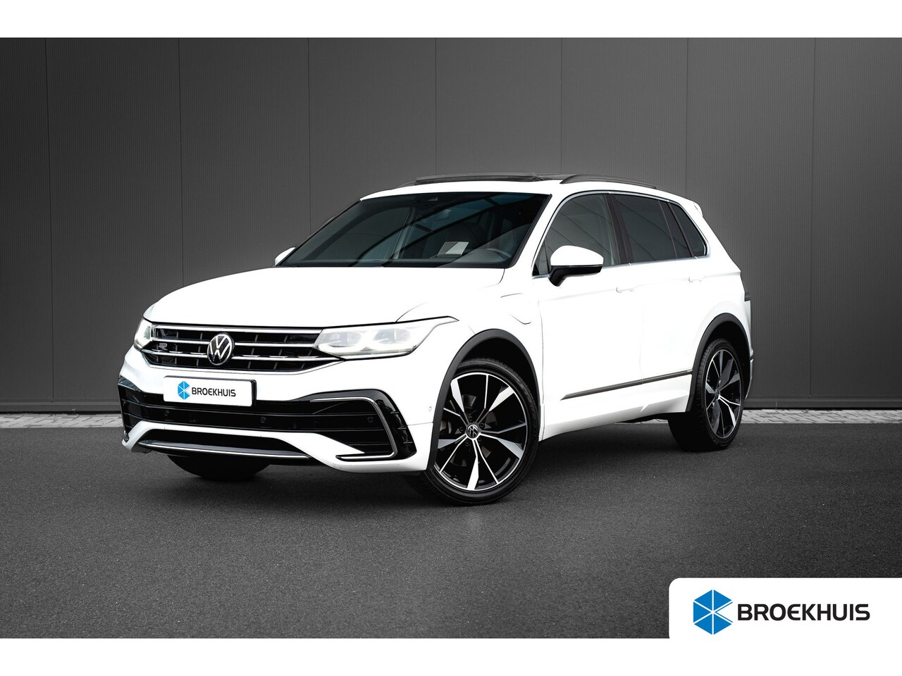 Volkswagen Tiguan - 1.4 TSI eHybrid 245pk R-Line | Panoramadak | Trekhaak | Stoelen Elektrisch met Geheugen | - AutoWereld.nl