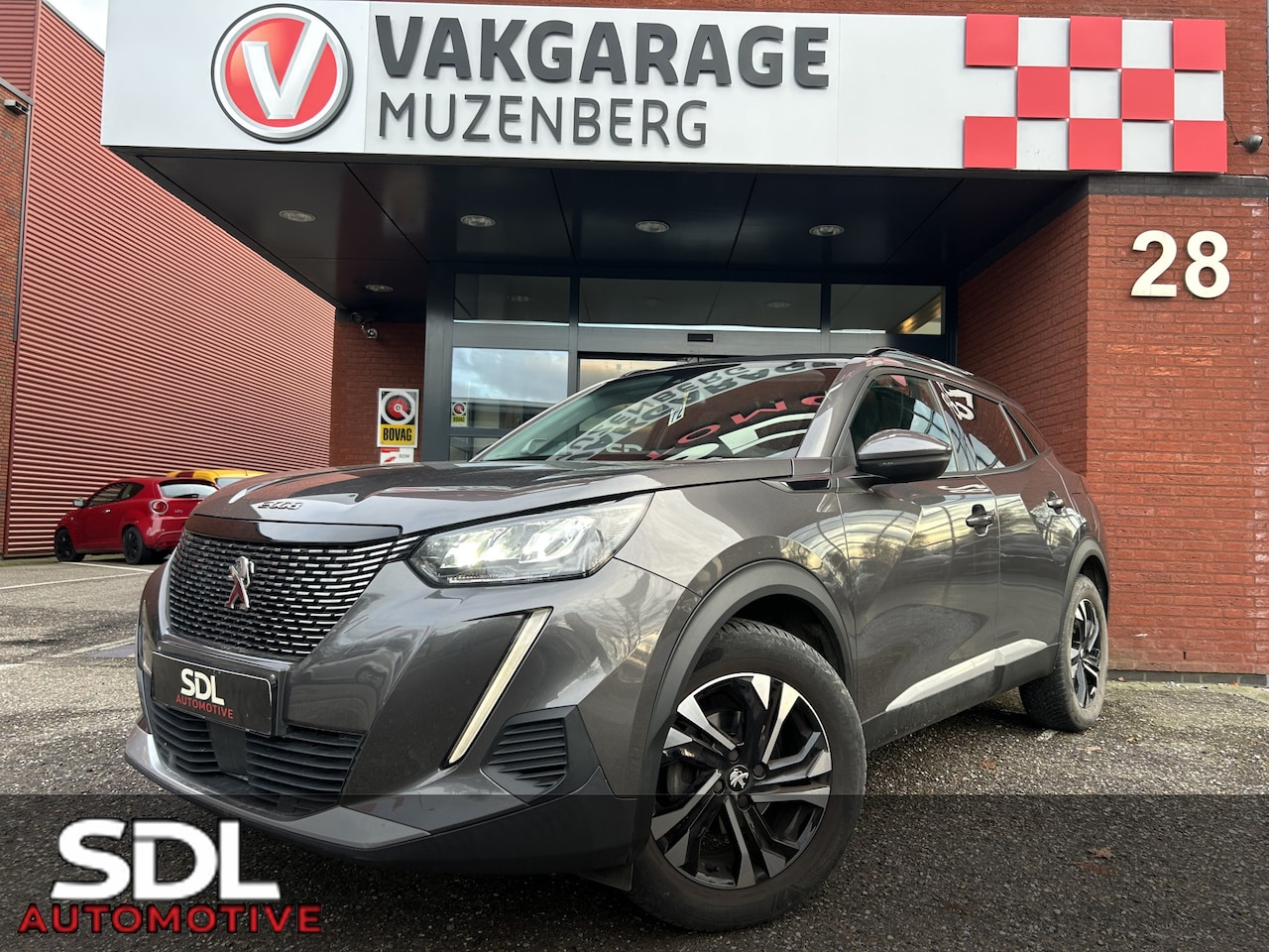 Peugeot 2008 - 1.2 PureTech Allure // FULL LED // NAVI + CARPLAY // CAMERA // KEYLESS // PDC - AutoWereld.nl