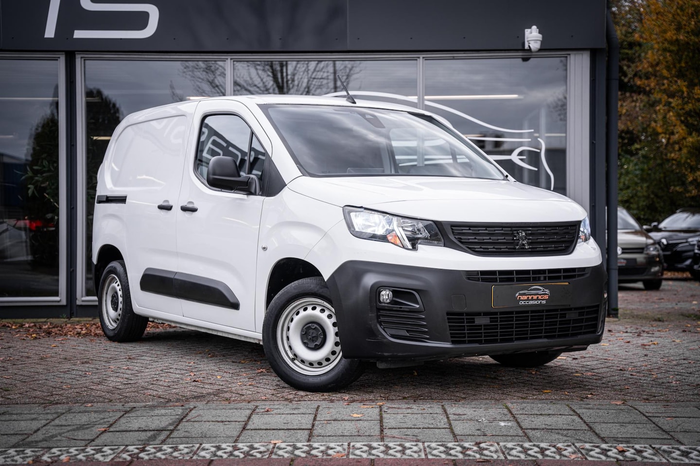 Peugeot Partner - 1.6 BlueHDI Premium|Airco|Apple Carplay|Trekhaak|Navi|Cruise|PDC| - AutoWereld.nl