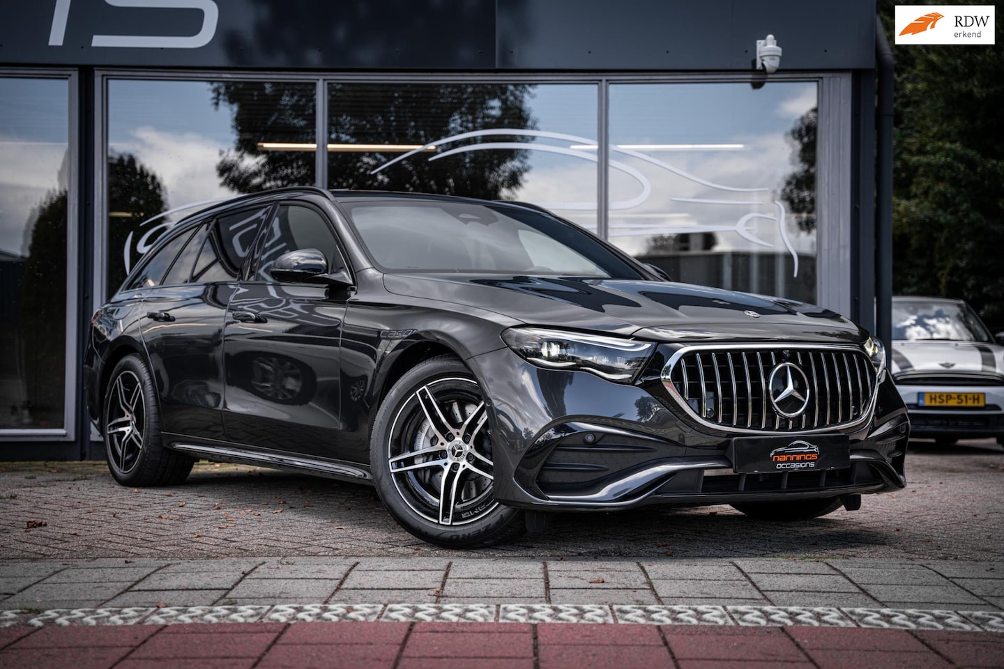 Mercedes-Benz E-klasse Estate - 300 e AMG Line|Distronic|Black edition|Burmester|Ambiant lightning|Memory - AutoWereld.nl