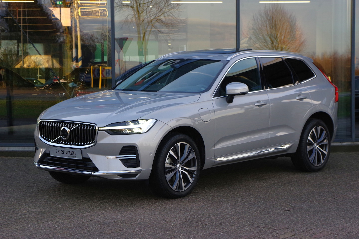 Volvo XC60 - 2.0 T6 Plug-in hybrid AWD Plus Bright 2.0 T6 350 PK Plug-in Hybrid AWD Plus Bright, Panoramadak, Bowers & Wilkins Sound, Leder - AutoWereld.nl