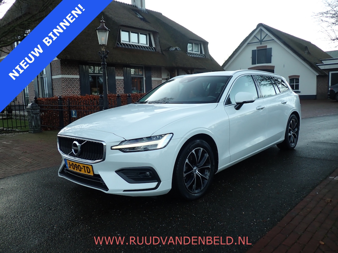 Volvo V60 - 2.0 B3 ACC / SPORTLEER / TREKHAAK / PILOT-ASSIST / CAMERA / CARPLAY - AutoWereld.nl