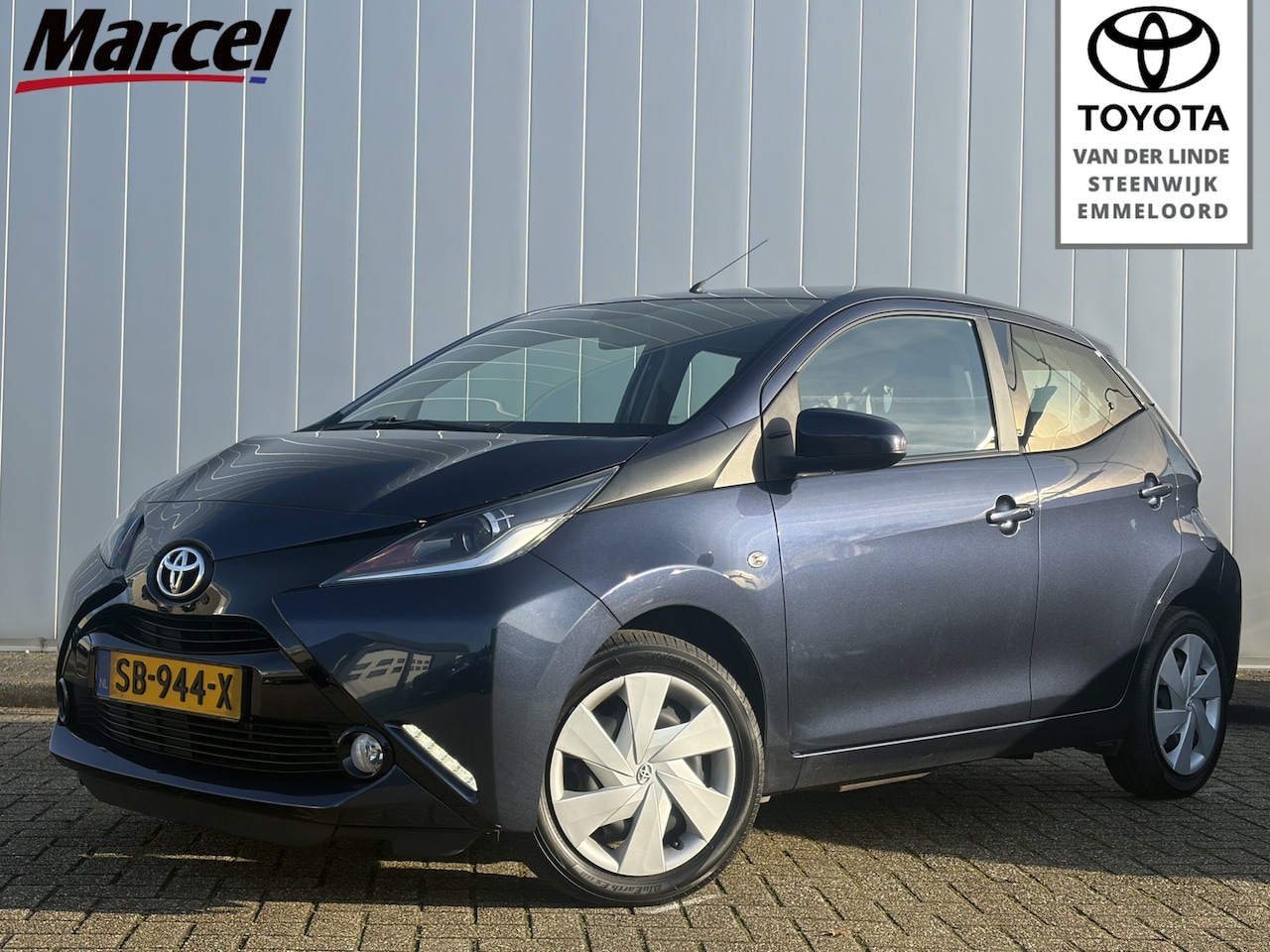 Toyota Aygo - 1.0 VVT-i X-Play Navigatie NL Auto Dealer Onderhouden Airco Camera Bluetooth - AutoWereld.nl
